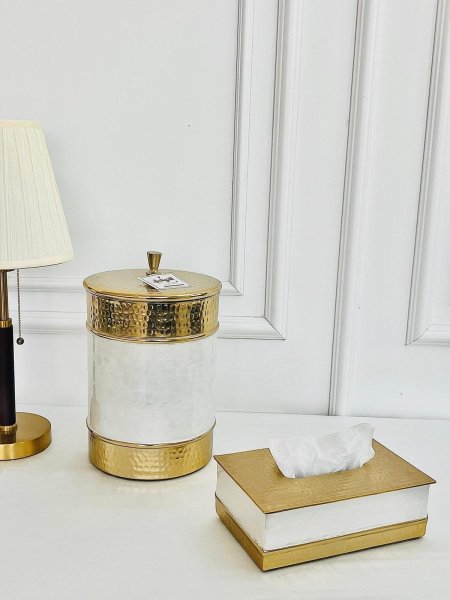 طقم سلة مع علبة محارم ابيض ونحاس هندي