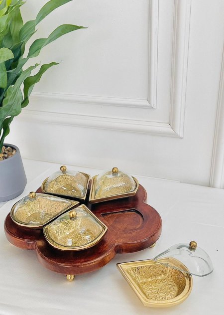 مضيفة للمكسرات نحاس مع خشب أكاسيا وغطا قزاز