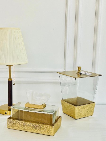 طقم سلة مع علبة محارم نحاس وقزاز