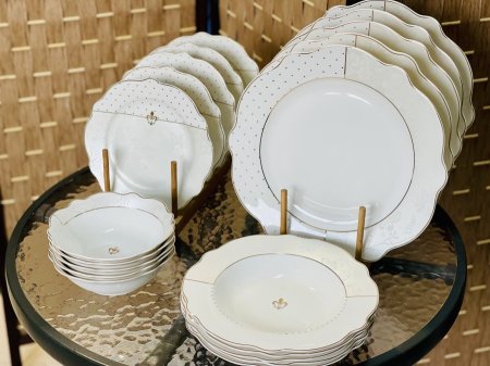 طقم صحون سفرة 24 قطعة منقط ودانتيل