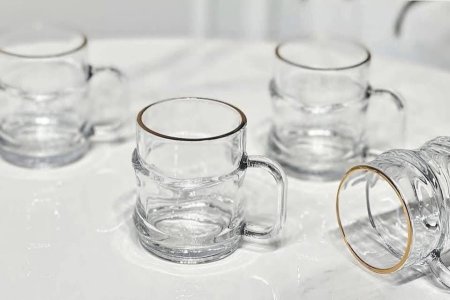 كاسات شاي مع ايد والحيف الذهبي على 12