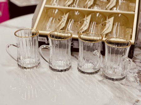طقم شاي على 12 مع حيف ذهبي