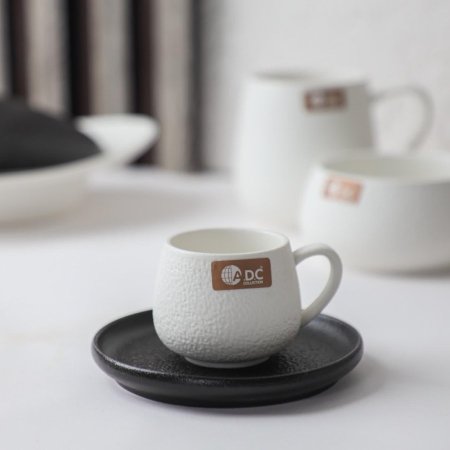 فناجين قهوة مميز ابيض حجر مع صحن اسود6+6