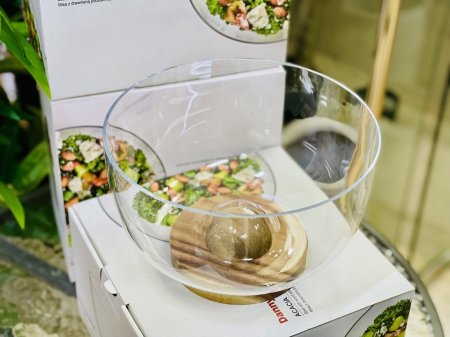 جاط تقديم سلطة مع قاعدة خشب أكاسيا